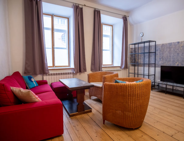 3. Dream Stay - Historic Old Town Apartment