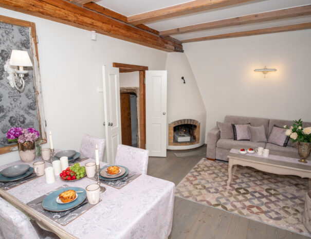 10Dream Stay - Rataskaevu Boutique with Balcony _ Fireplace